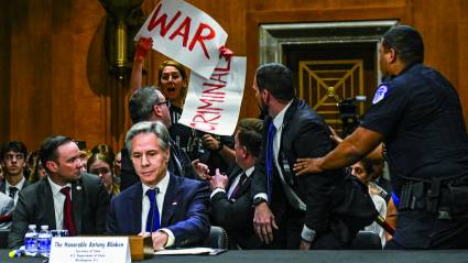Activistas irrumpen en discurso de Blinken