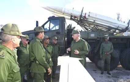 Miguel Díaz-Canel Bermúdez constató ejercicios combativos en el Día Nacional de la Defensa.