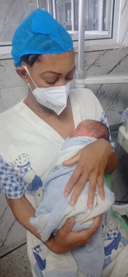 Madre cubana con su bebé