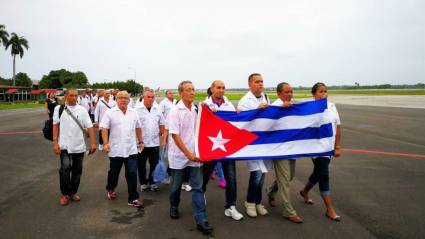 Llegada de médicos cubanos a México.