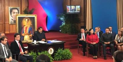 Los gobernadores bolivarianos acompañaron la teleconferencia