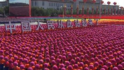 Festeja China Día Nacional enfocada en el desarrollo y la paz