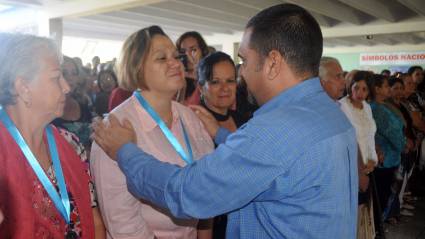 Placa Conmemorativa Aniversario 50 de la Universidad de Camagüey Ignacio Agramonte y Loynaz