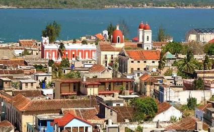 Holguín es una ciudad al este de Cuba, importante polo turístico, y se le ha conocido históricamente como la Ciudad de los Parques