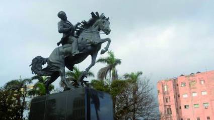 Torbellino, Estatua de José Martí