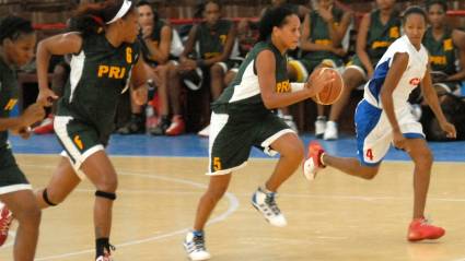 Equipo  de baloncesto femenino de Pinar de Río.