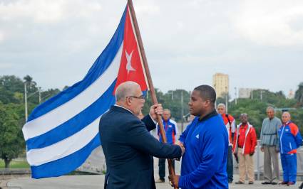 Abanderamiento del equipo de Granma, selección cubana que representará a toda Cuba durante la 70ma edición de la Serie del Caribe.