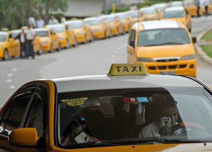 Actualizan normativas para servicio de taxis en CUC.