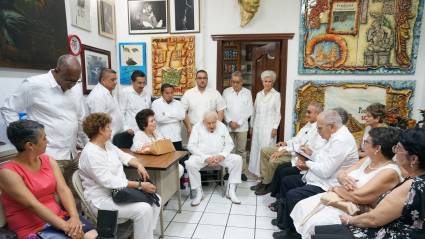 Periodistas cubanos se reunen con colegas del periódico Por Esto!