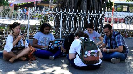 Jóvenes universitarios dan su voto #PorCuba