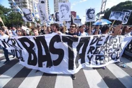 Miles de argentinos marchan hoy