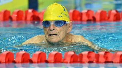 George Corones .Abuelo de 99 años bate récord mundial de natación