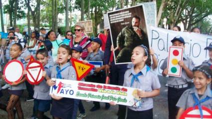 Los diferentes círculos infantiles, como el de Transito, también participaron en la marcha infantil.