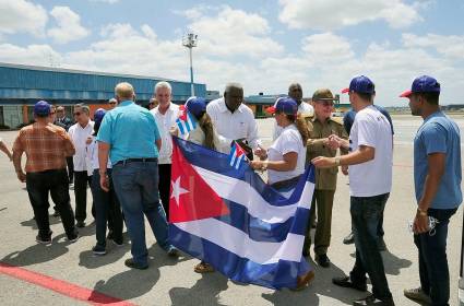 Felicitó Raúl a la delegación cubana que asistió a la VIII Cumbre de las Américas