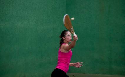 Las muchachas del Cuba A en el frontenis olímpico femennino Lisandra Lima y Daniela Darriba, salieron airosas en su primera presentación 15-2 y 15-1 ante el Perú B