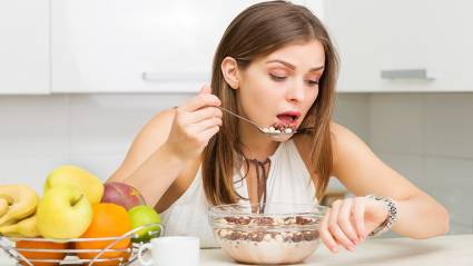 Comer apurado aumenta cinco veces el riesgo del llamado síndrome metabólico