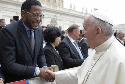 Grupo de cubanos fue recibido por directivos de Atlética Vaticana
