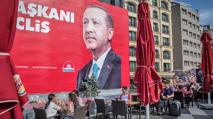 La propaganda electoral del presidente cubre grandes espacios de las ciudades turcas