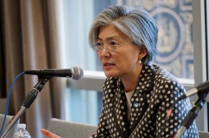 La ministra de Relaciones Exteriores, Kang Kyung-wha, dijo que Seúl mostrará flexibilidad para poner fin a guerra coreana