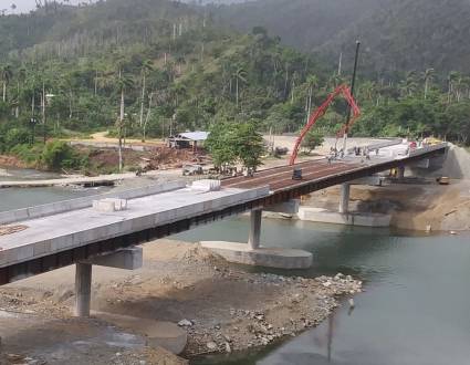 El puente sobre el río Toa