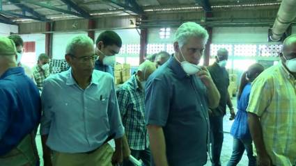 Presidente de la República de Cuba recorre en la jornada de hoy varios sitios de interés social y económico en Granma.