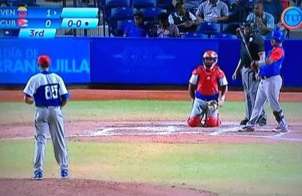 La selección venezolana de beisbol consiguió este martes su segunda victoria tras derrotar a Cuba 2 carreras por 1 en su cuarta aparición en los Juegos Centroamericanos