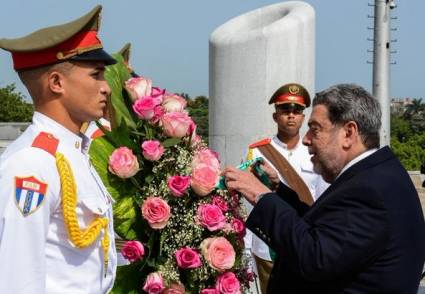 Ralph Gonsalves destaca  en La Habana la unidad regional