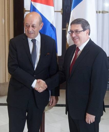 Canciller cubano Bruno Rodríguez Parrilla y el ministro para Europa y Asuntos Exteriores de Francia, Jean-Yves Le Drian