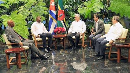 Recibió Díaz-Canel al Primer Ministro de la Mancomunidad de Dominica