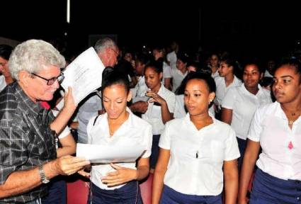 Graduaciones de escuelas pedagógicas ayudan a completar cobertura docente