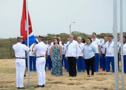 Izaje de la bandera cubana en Barranquilla