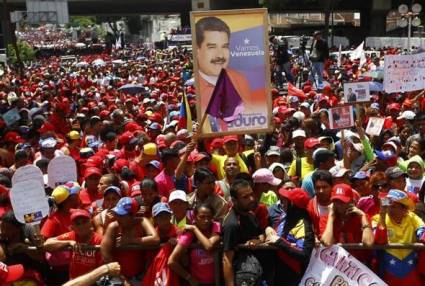 Pueblo venezolano marcha en apoyo a Maduro