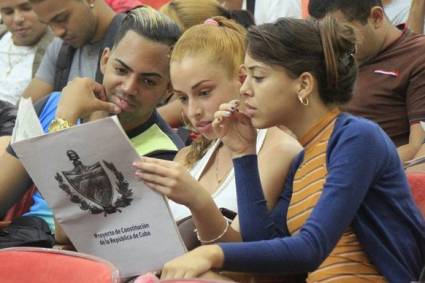 Consulta popular del Proyecto de Constitución de la República