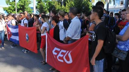 FEU... Al acto nacional de nuevos ingresos a la FEU