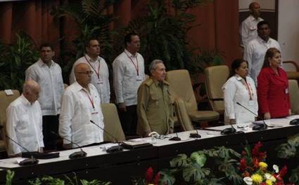 Raúl preside clausura del 9no. Congreso de los CDR
