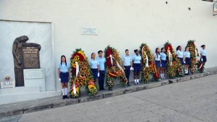 Ofrendas de Raúl y Díaz-Canel a caídos el 30 de noviembre
