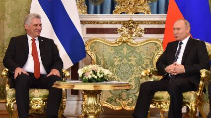 Putin recibió a Díaz Canel en uno de los salones del Gran Palacio del Kremlin