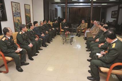 Recibió Raúl al Jefe de la Dirección General  de Política del Ejército Popular de Vietnam