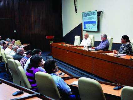 Chequeó Díaz-Canel programa vial del país