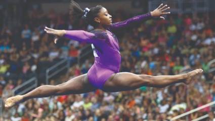 La estadounidense Simone Biles llegó a 14 títulos en campeonatos mundiales.