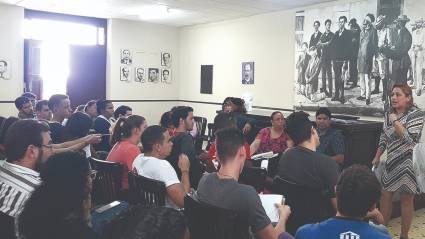 En el Salón de los Mártires, la Primera Secretaria de la UJC conversó con los jóvenes sobre los retos actuales de la organización.