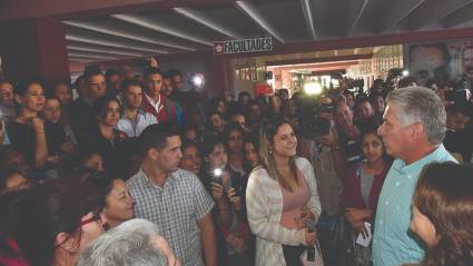 El Presidente cubano en la Universidad José Martí de Sancti Spíritus