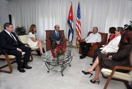 Miguel Díaz-Canel Bermúdez y James McGovern