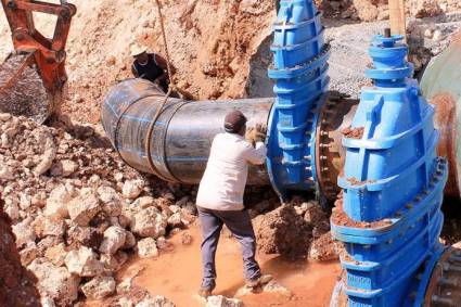 Trabajos de mantenimiento en la red de abasto de agua