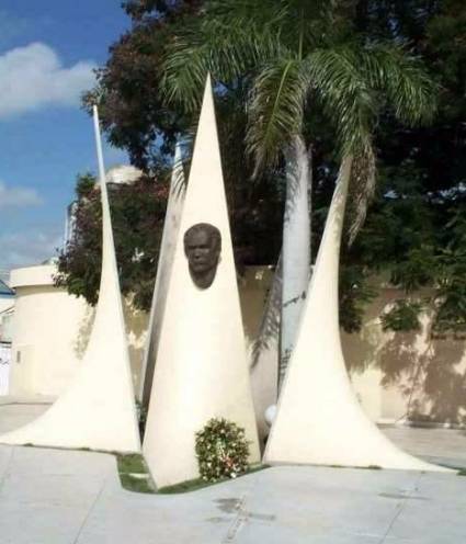 Busto del Apóstol en la Plaza Martiana