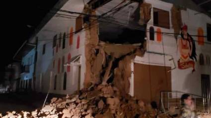 Vivienda destruida por el sismo en Yurimaguas, Perú