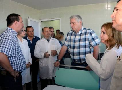 Díaz-Canel en hospital clínico quirúrgico de Holguín