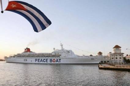 Peace Boat en la Bahía de La Habana