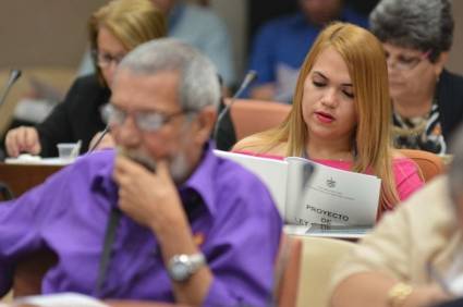 Estos tres proyectos legislativos se someterán a aprobación durante el 3er. período ordinario de sesiones de la actual legislatura.