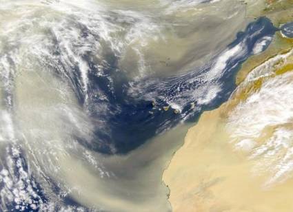 Nubes de polvo generadas en el desierto del Sahara